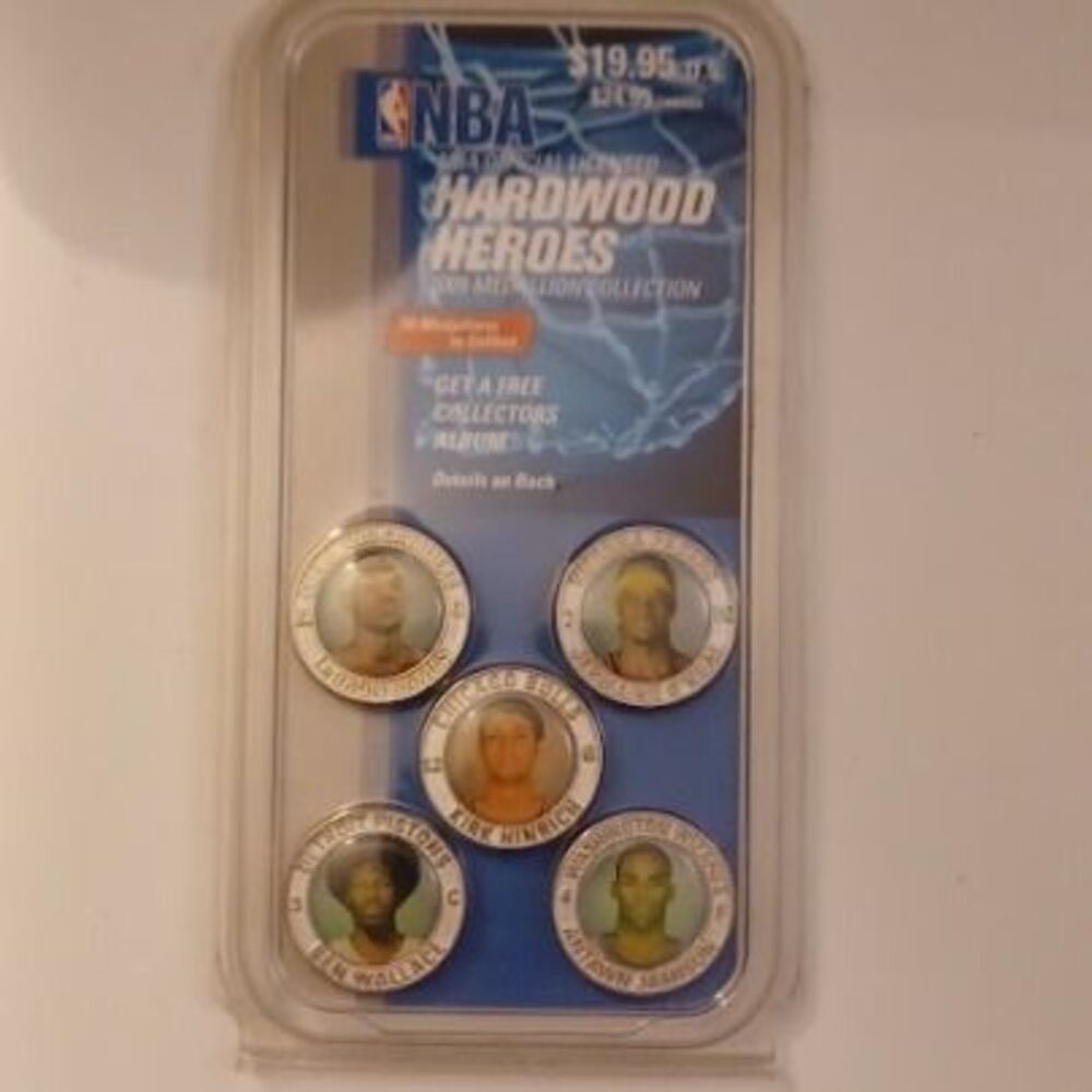 Authentic NBA Hardwood Heroes Medallion Collection 2005 LeBron James